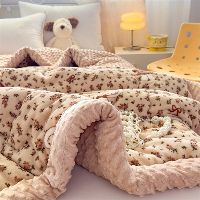 91家纺网 家纺一手货源 找家纺 默忆 2025新款牛奶绒豆豆被被子被芯 乖乖兔