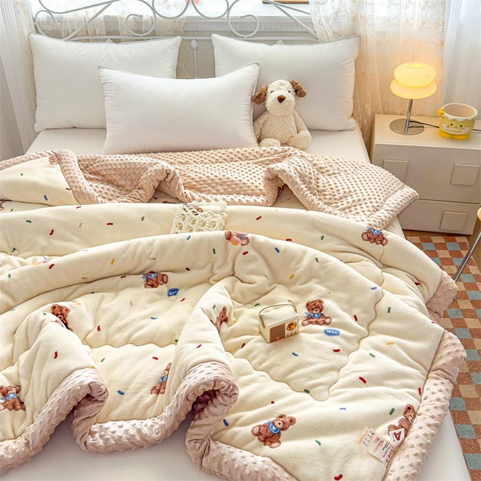 91家纺网 家纺一手货源 找家纺 默忆 2025新款牛奶绒豆豆被被子被芯 小熊派对