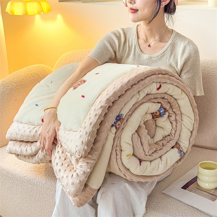 91家纺网 家纺一手货源 找家纺 默忆 2025新款牛奶绒豆豆被被子被芯 小熊派对