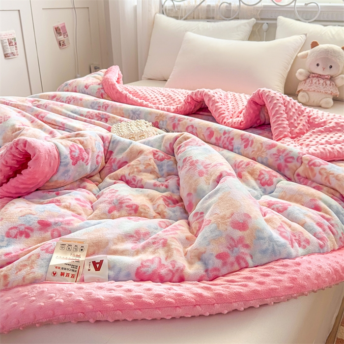 91家纺网 家纺一手货源 找家纺 默忆 2025新款牛奶绒豆豆被被子被芯 浪漫满屋