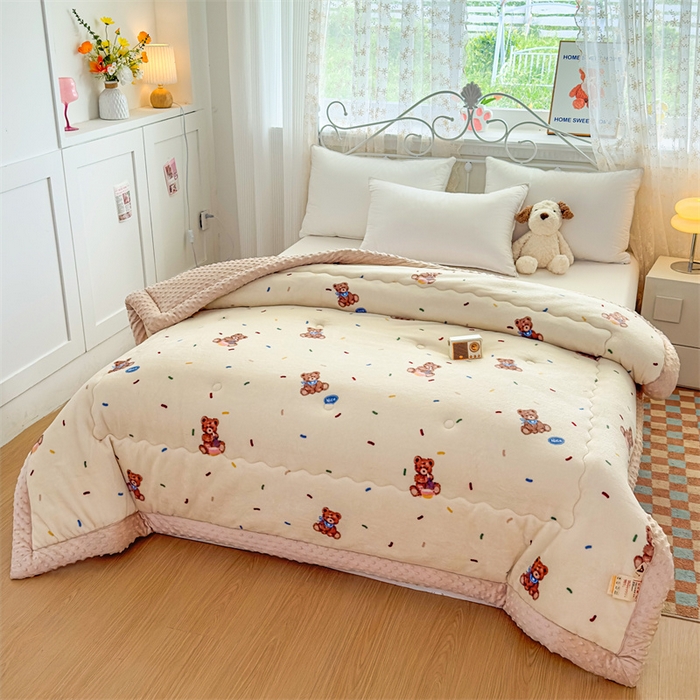 91家纺网 家纺一手货源 找家纺 默忆 2025新款牛奶绒豆豆被被子被芯 小熊派对