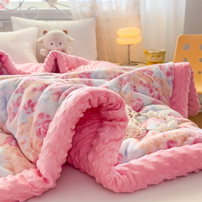 91家纺网 家纺一手货源 找家纺 默忆 2025新款牛奶绒豆豆被被子被芯 浪漫满屋