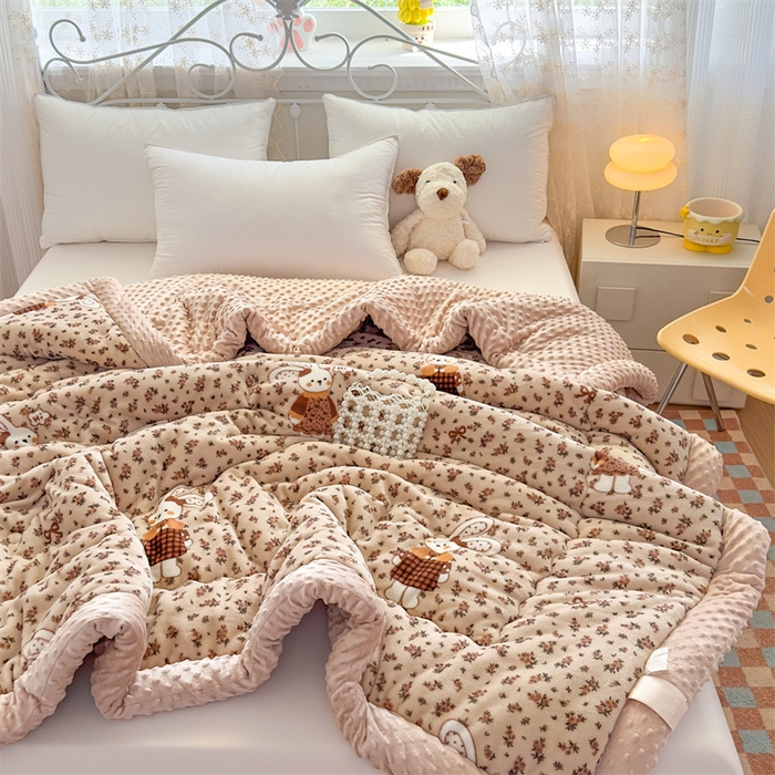 91家纺网 家纺一手货源 找家纺 默忆 2025新款牛奶绒豆豆被被子被芯 乖乖兔