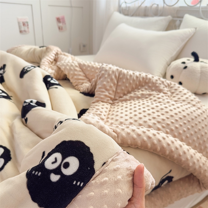 91家纺网 家纺一手货源 找家纺 默忆 2025新款牛奶绒豆豆被被子被芯 小煤球