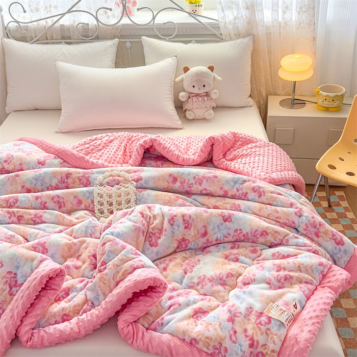 91家纺网 家纺一手货源 找家纺 默忆 2025新款牛奶绒豆豆被被子被芯 浪漫满屋