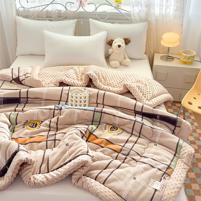 91家纺网 家纺一手货源 找家纺 默忆 2025新款牛奶绒豆豆被被子被芯 简格