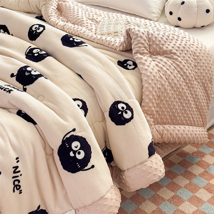 91家纺网 家纺一手货源 找家纺 默忆 2025新款牛奶绒豆豆被被子被芯 小煤球