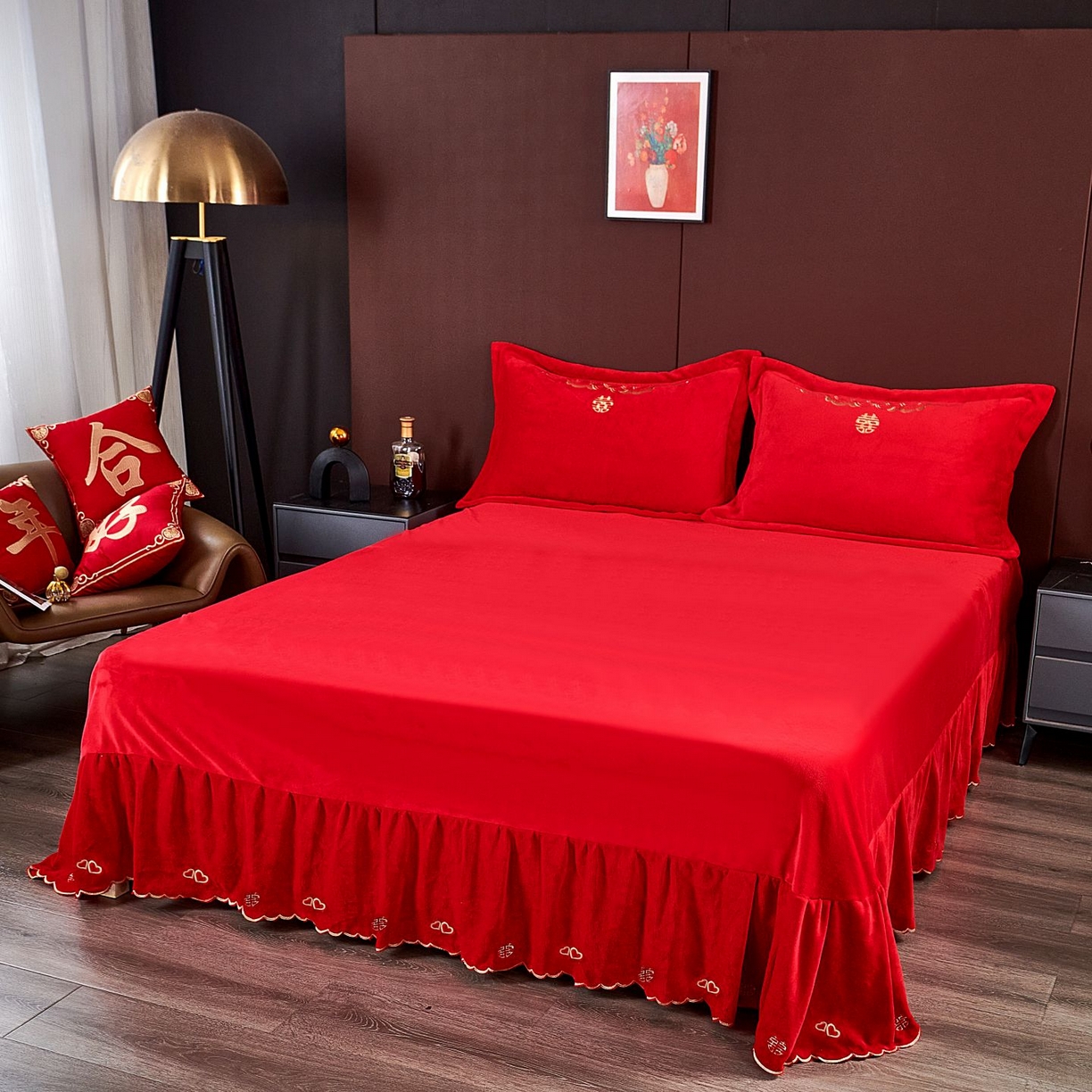 91家纺网 家纺一手货源 找家纺 皇潮婚庆馆 2025新款婚庆牛奶绒刺绣床裙四件套系列 龙华凤贵