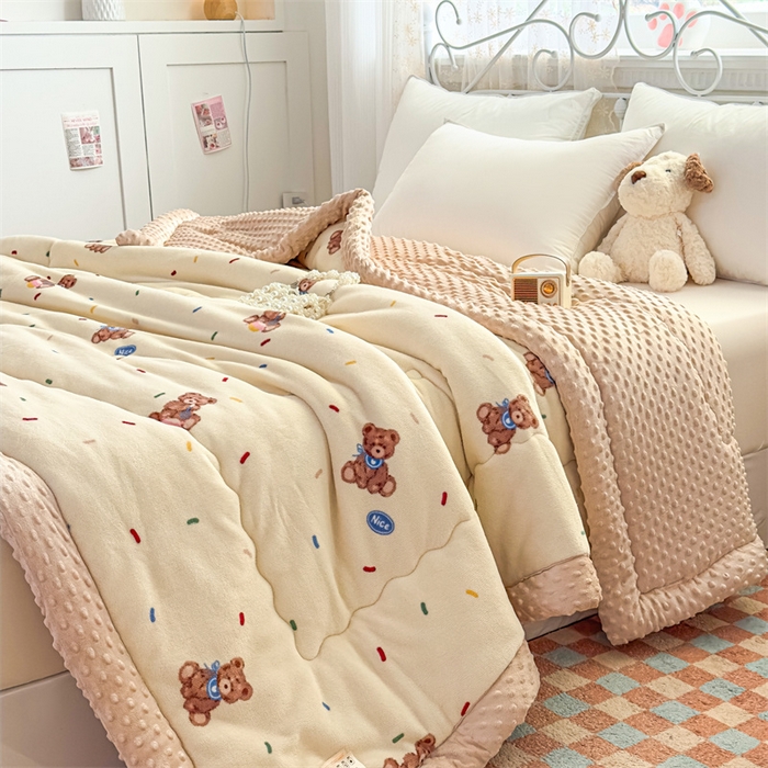 91家纺网 家纺一手货源 找家纺 默忆 2025新款牛奶绒豆豆被被子被芯 小熊派对