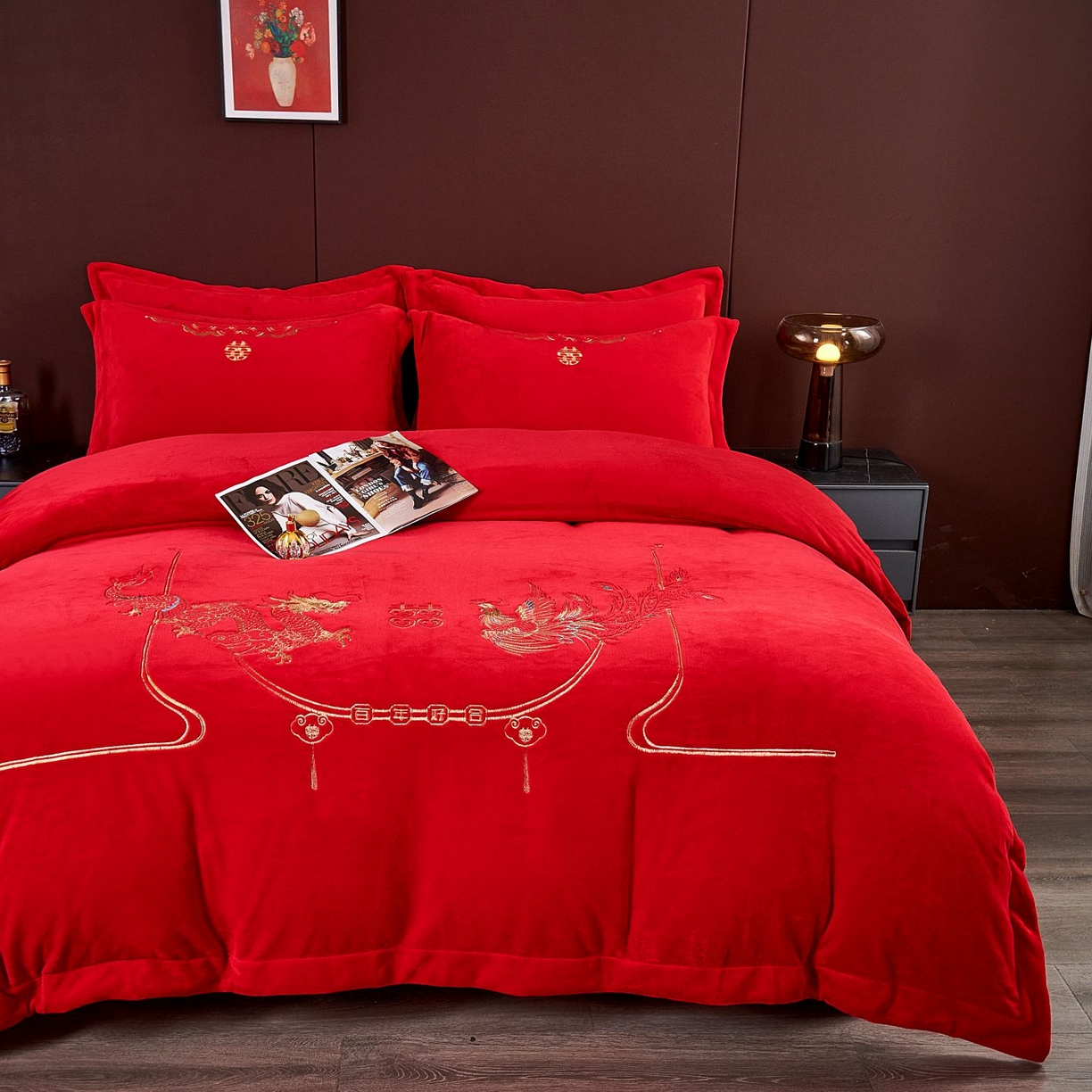 91家纺网 家纺一手货源 找家纺 皇潮婚庆馆 2025新款婚庆牛奶绒刺绣床裙四件套系列 龙华凤贵