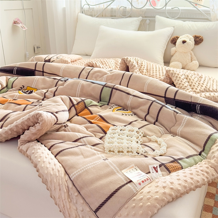 91家纺网 家纺一手货源 找家纺 默忆 2025新款牛奶绒豆豆被被子被芯 简格