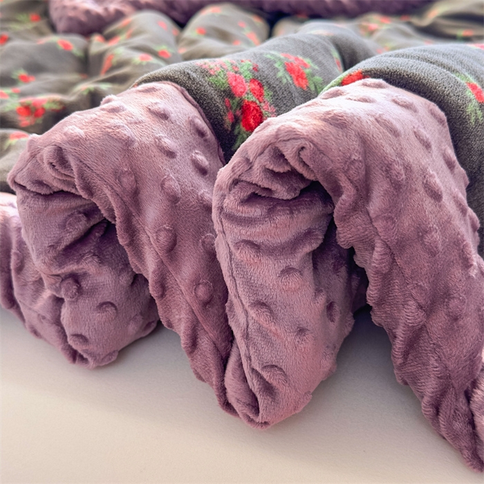 91家纺网 家纺一手货源 找家纺 默忆 2025新款牛奶绒豆豆被被子被芯 玫瑰