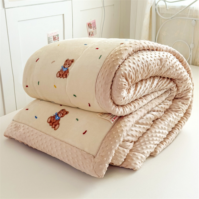 91家纺网 家纺一手货源 找家纺 默忆 2025新款牛奶绒豆豆被被子被芯 小熊派对