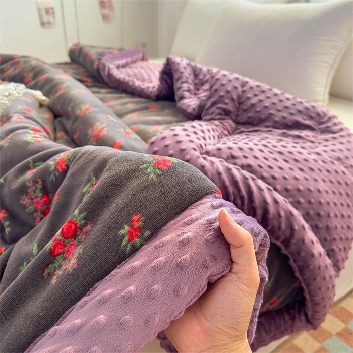 91家纺网 家纺一手货源 找家纺 默忆 2025新款牛奶绒豆豆被被子被芯 玫瑰