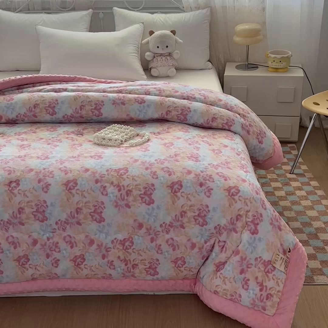 91家纺网 家纺一手货源 找家纺 默忆 2025新款牛奶绒豆豆被被子被芯 浪漫满屋