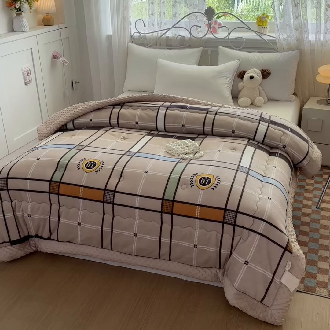 91家纺网 家纺一手货源 找家纺 默忆 2025新款牛奶绒豆豆被被子被芯 简格