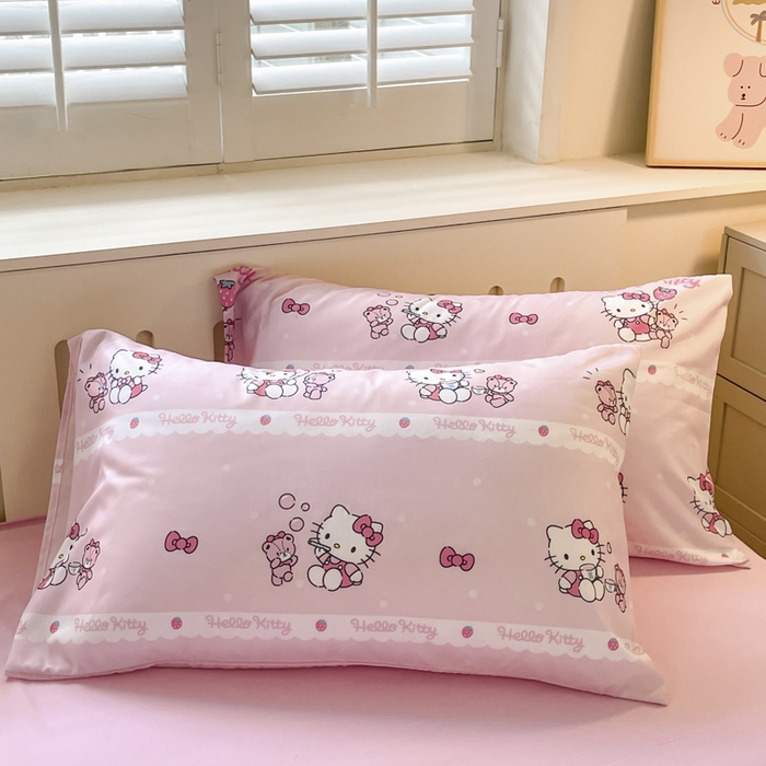 91家纺网 家纺一手货源 找家纺 港岛妹妹 2025新款云朵水洗工艺三丽鸥四件套 三丽鸥-草莓甜心kt猫