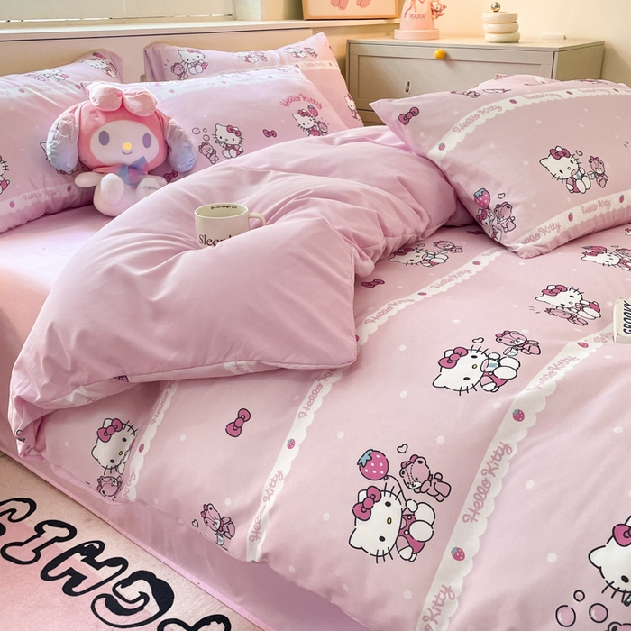 91家纺网 家纺一手货源 找家纺 港岛妹妹 2025新款云朵水洗工艺三丽鸥四件套 三丽鸥-草莓甜心kt猫