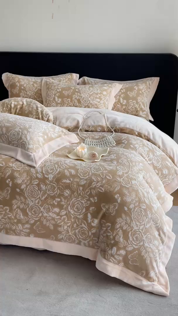 91家纺网 家纺一手货源 找家纺 （总）民新家纺 2025新款牛奶绒宽包边雕花四件套