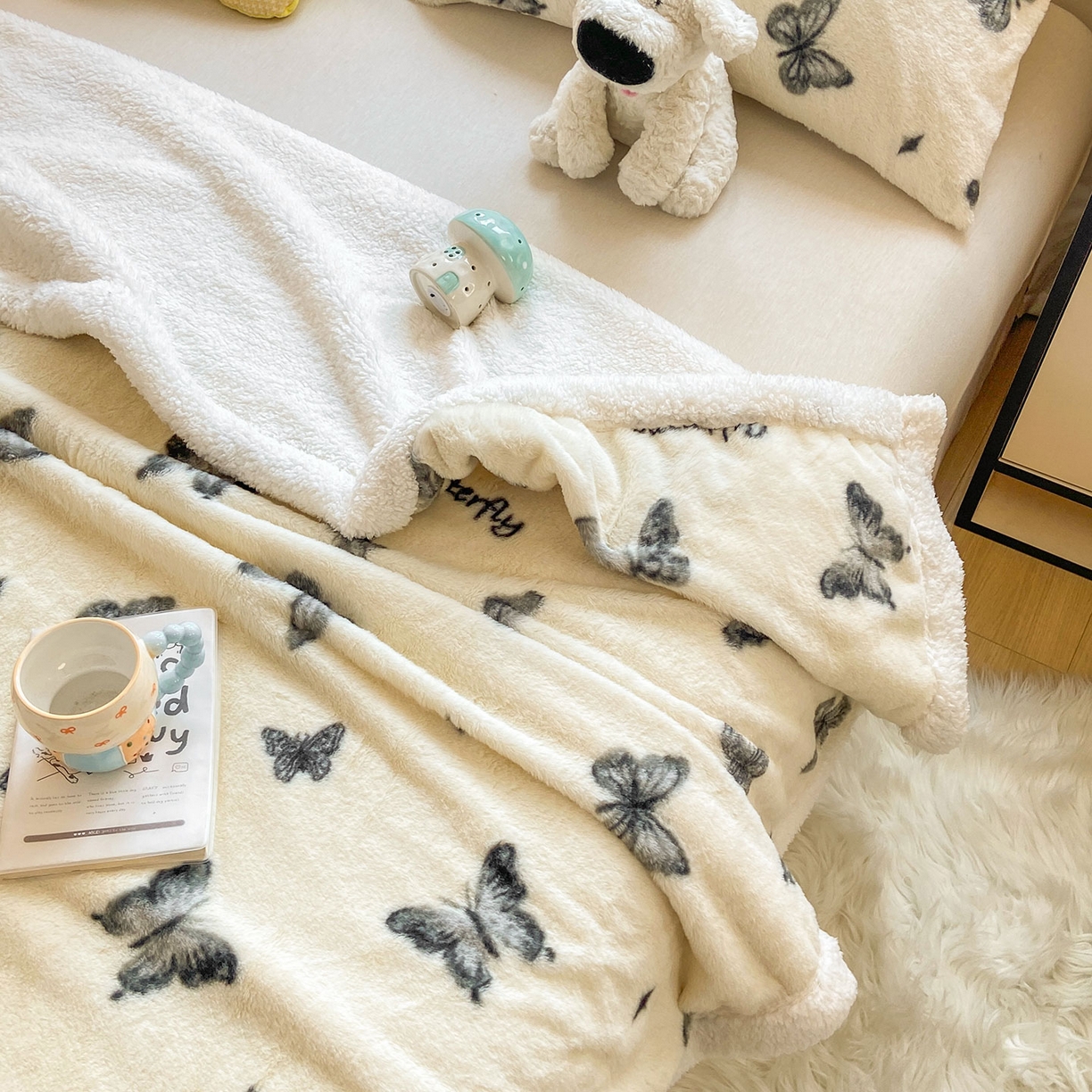 91家纺网 家纺一手货源 找家纺 眠势力 2025新款兔毛绒毛毯冬季加绒加厚盖毯兔兔绒保暖毯子带拉链-小清新系列 蝶舞飞扬