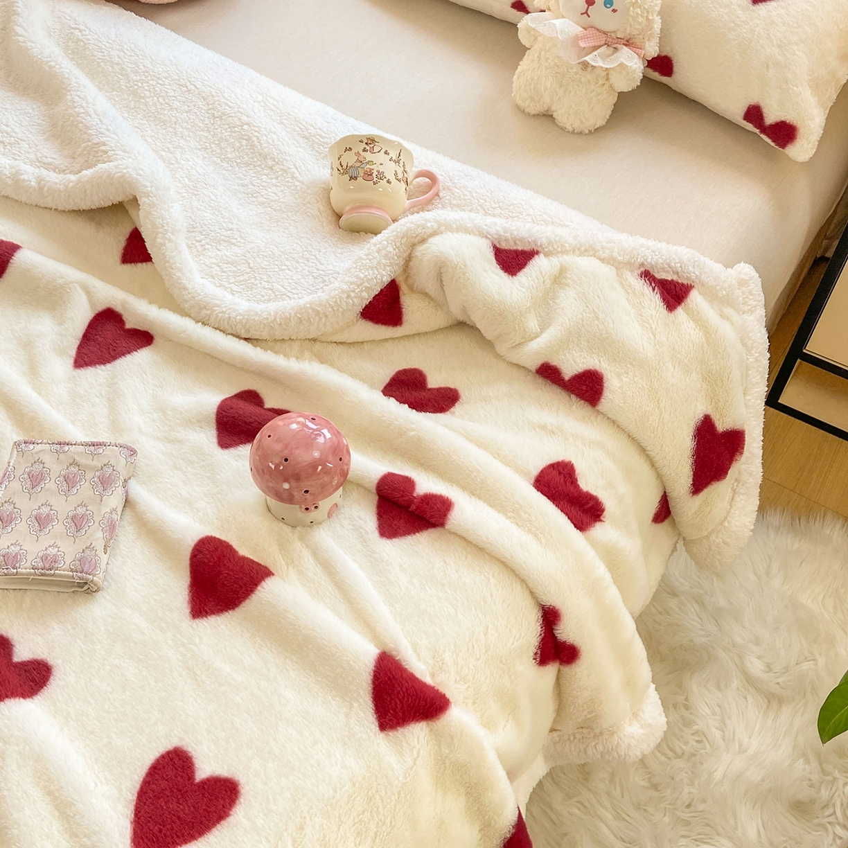 91家纺网 家纺一手货源 找家纺 眠势力 2025新款兔毛绒毛毯冬季加绒加厚盖毯兔兔绒保暖毯子带拉链-小清新系列 爱心红