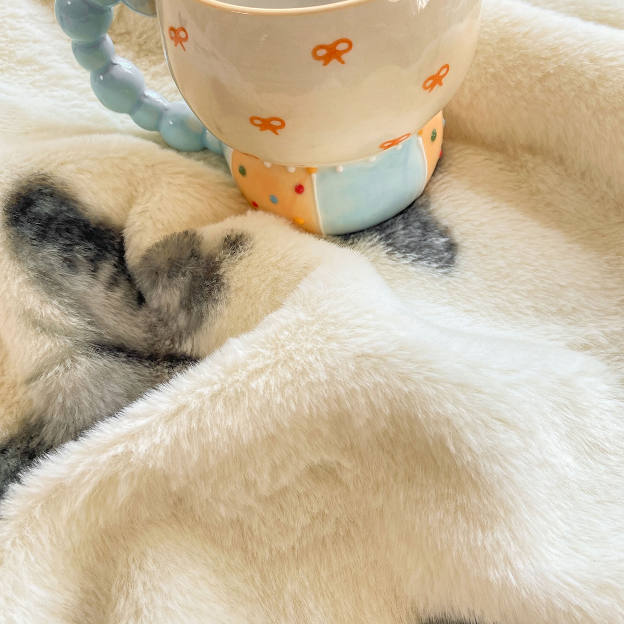 91家纺网 家纺一手货源 找家纺 眠势力 2025新款兔毛绒毛毯冬季加绒加厚盖毯兔兔绒保暖毯子带拉链-小清新系列 蝶舞飞扬