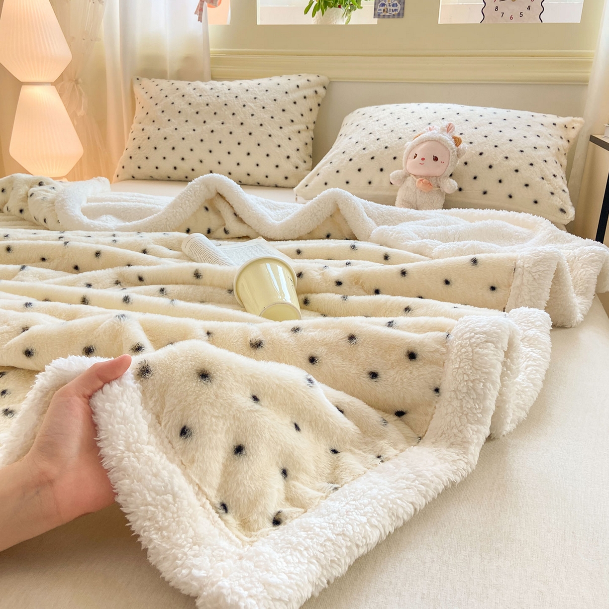 91家纺网 家纺一手货源 找家纺 眠势力 2025新款兔毛绒毛毯冬季加绒加厚盖毯兔兔绒保暖毯子带拉链-小清新系列 经典波点