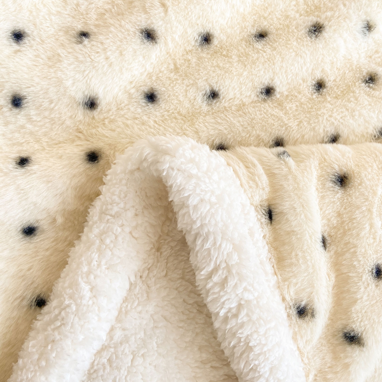 91家纺网 家纺一手货源 找家纺 眠势力 2025新款兔毛绒毛毯冬季加绒加厚盖毯兔兔绒保暖毯子带拉链-小清新系列 经典波点