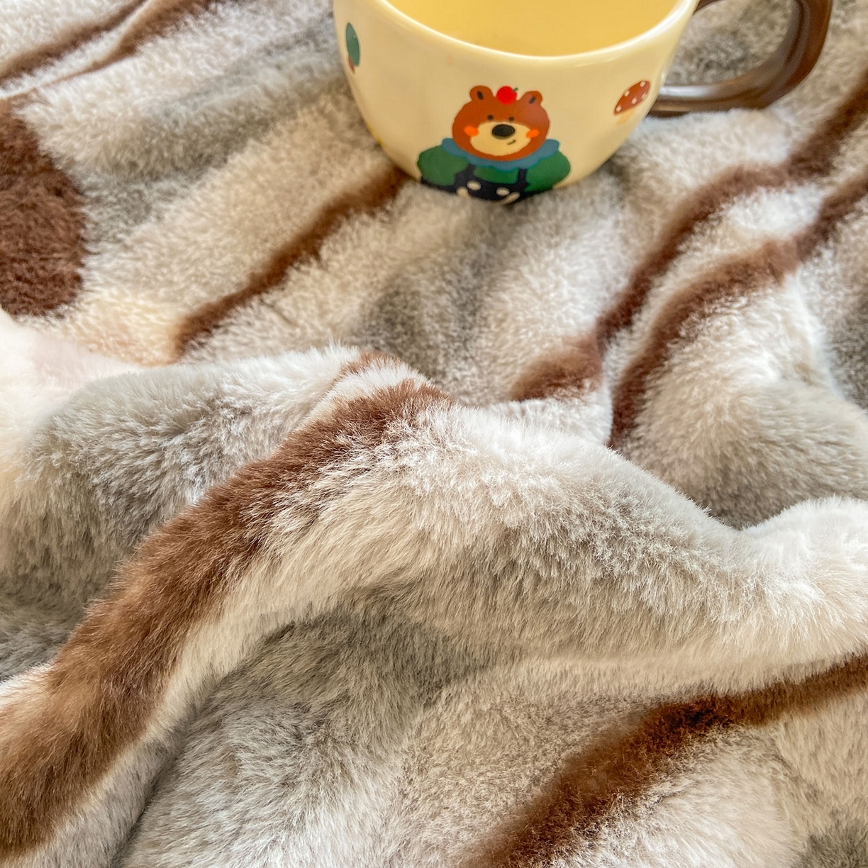 91家纺网 家纺一手货源 找家纺 眠势力 2025新款兔毛绒毛毯冬季加绒加厚盖毯兔兔绒保暖毯子带拉链-小清新系列 酷酷熊