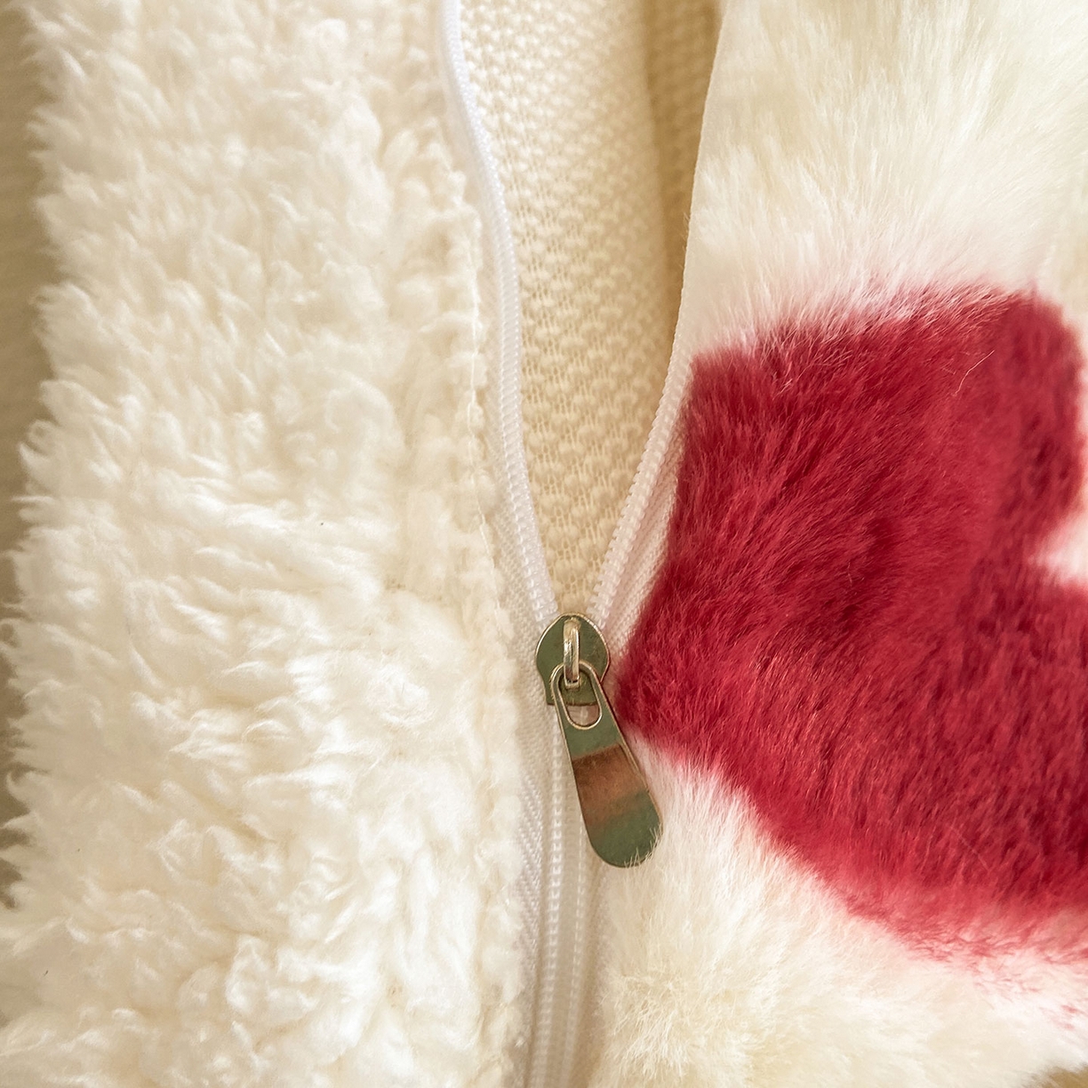 91家纺网 家纺一手货源 找家纺 眠势力 2025新款兔毛绒毛毯冬季加绒加厚盖毯兔兔绒保暖毯子带拉链-小清新系列 爱心红