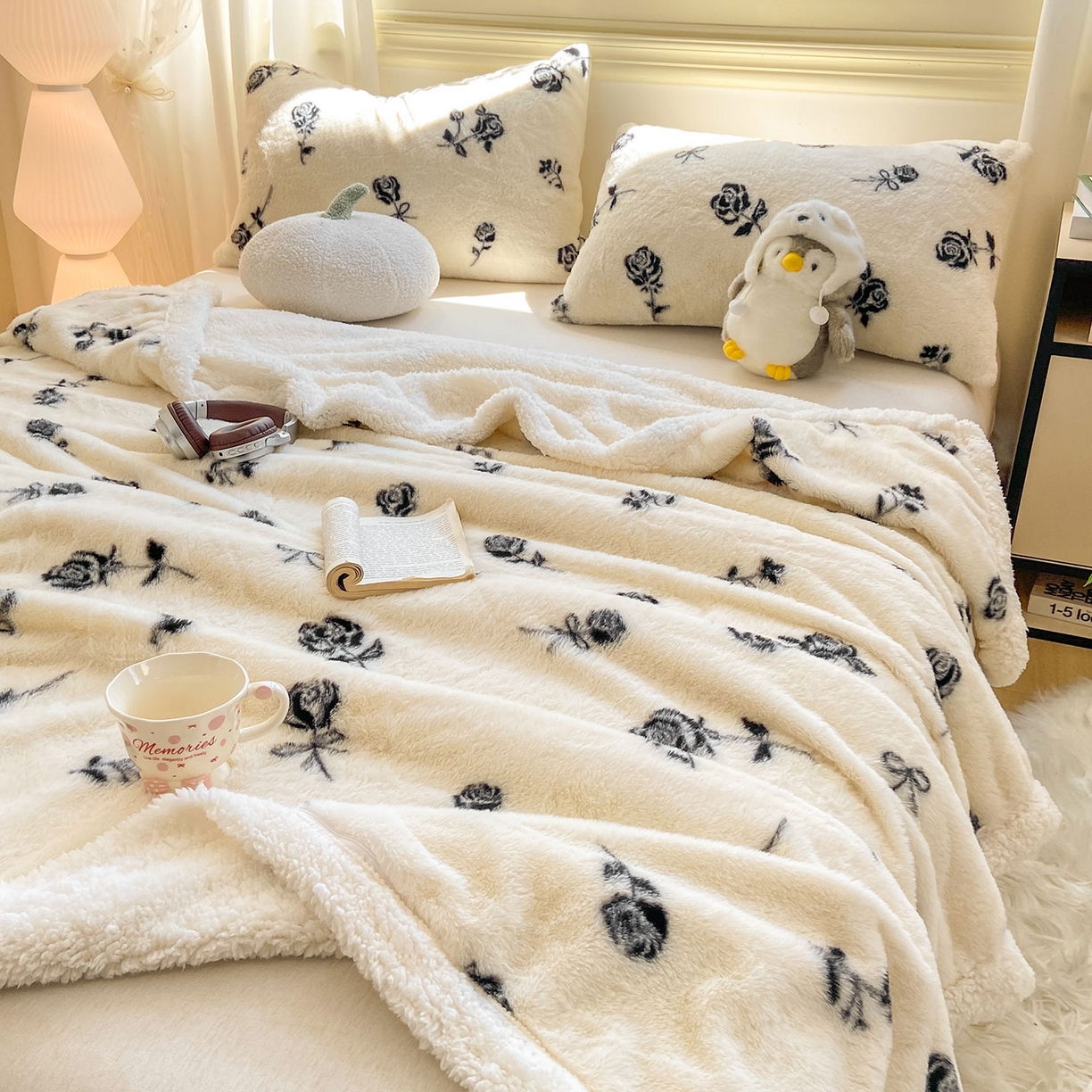 91家纺网 家纺一手货源 找家纺 眠势力 2025新款兔毛绒毛毯冬季加绒加厚盖毯兔兔绒保暖毯子带拉链-小清新系列 一枝玫瑰