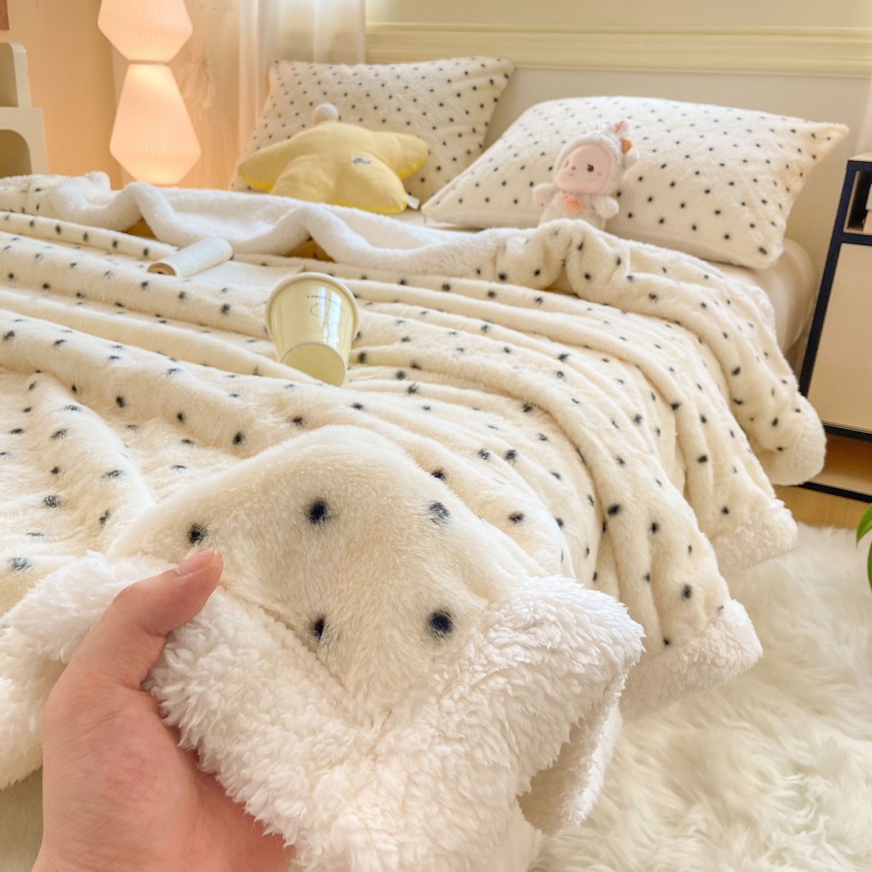 91家纺网 家纺一手货源 找家纺 眠势力 2025新款兔毛绒毛毯冬季加绒加厚盖毯兔兔绒保暖毯子带拉链-小清新系列 经典波点