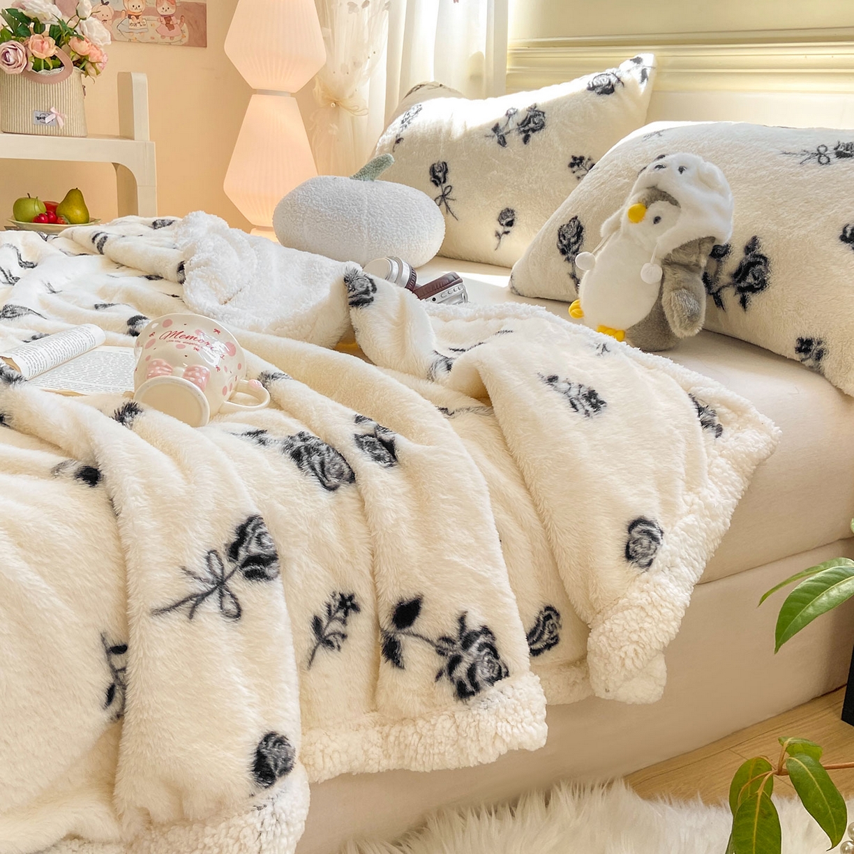 91家纺网 家纺一手货源 找家纺 眠势力 2025新款兔毛绒毛毯冬季加绒加厚盖毯兔兔绒保暖毯子带拉链-小清新系列 一枝玫瑰