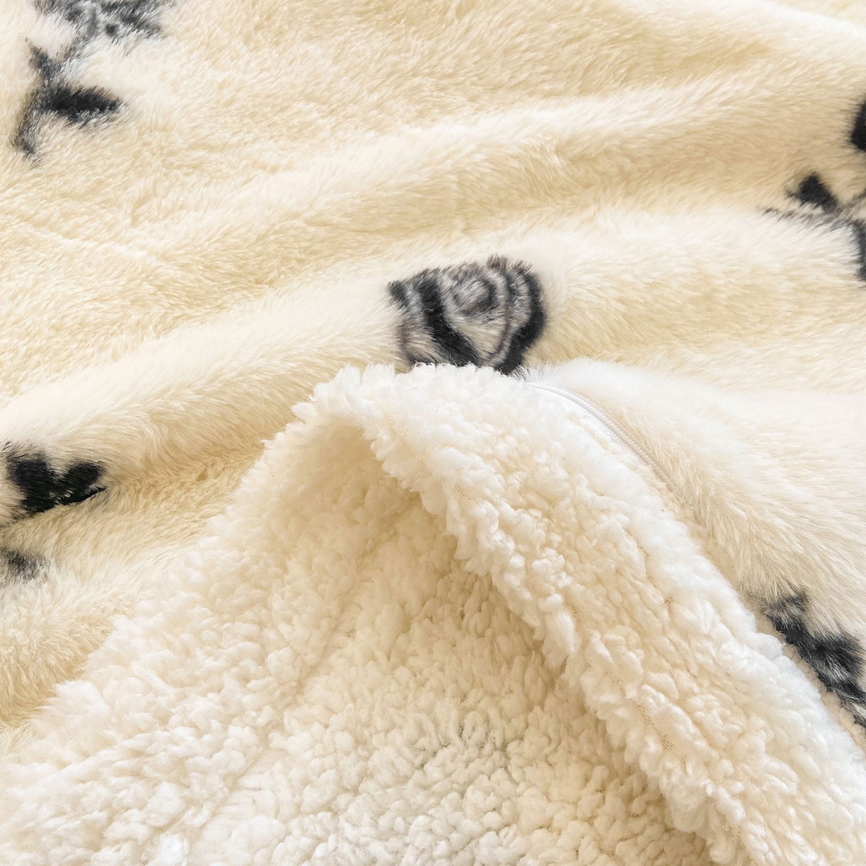 91家纺网 家纺一手货源 找家纺 眠势力 2025新款兔毛绒毛毯冬季加绒加厚盖毯兔兔绒保暖毯子带拉链-小清新系列 一枝玫瑰