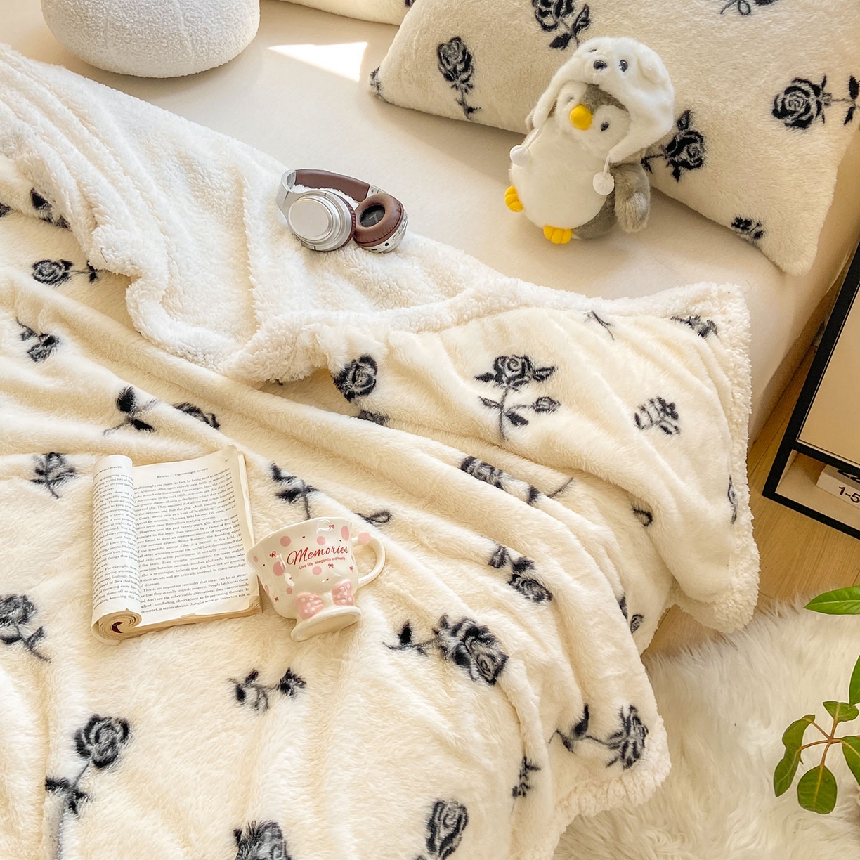 91家纺网 家纺一手货源 找家纺 眠势力 2025新款兔毛绒毛毯冬季加绒加厚盖毯兔兔绒保暖毯子带拉链-小清新系列 一枝玫瑰