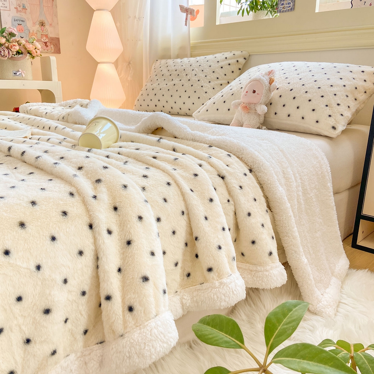 91家纺网 家纺一手货源 找家纺 眠势力 2025新款兔毛绒毛毯冬季加绒加厚盖毯兔兔绒保暖毯子带拉链-小清新系列 经典波点