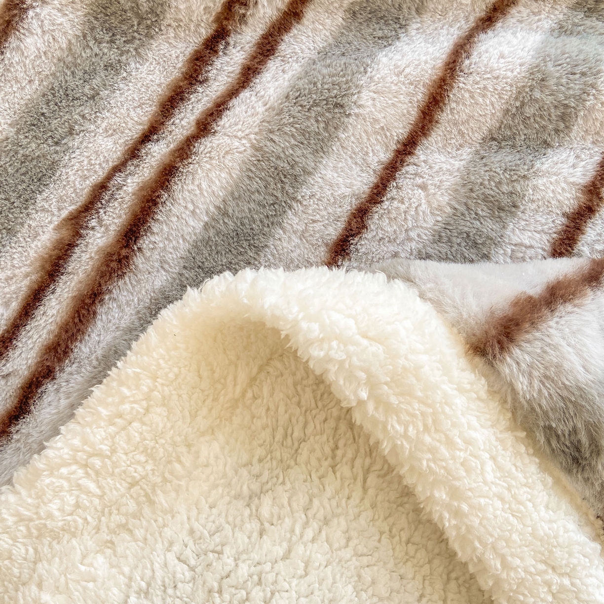 91家纺网 家纺一手货源 找家纺 眠势力 2025新款兔毛绒毛毯冬季加绒加厚盖毯兔兔绒保暖毯子带拉链-小清新系列 酷酷熊