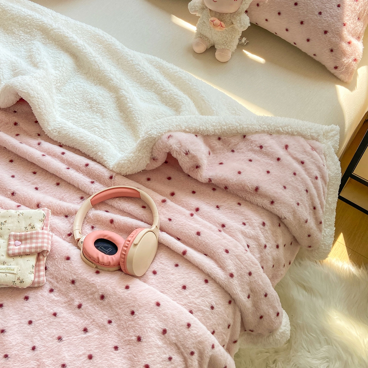 91家纺网 家纺一手货源 找家纺 眠势力 2025新款兔毛绒毛毯冬季加绒加厚盖毯兔兔绒保暖毯子带拉链-小清新系列 波点豆沙