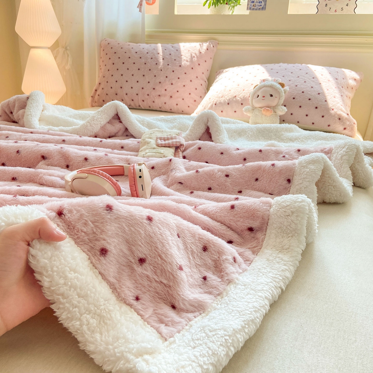 91家纺网 家纺一手货源 找家纺 眠势力 2025新款兔毛绒毛毯冬季加绒加厚盖毯兔兔绒保暖毯子带拉链-小清新系列 波点豆沙