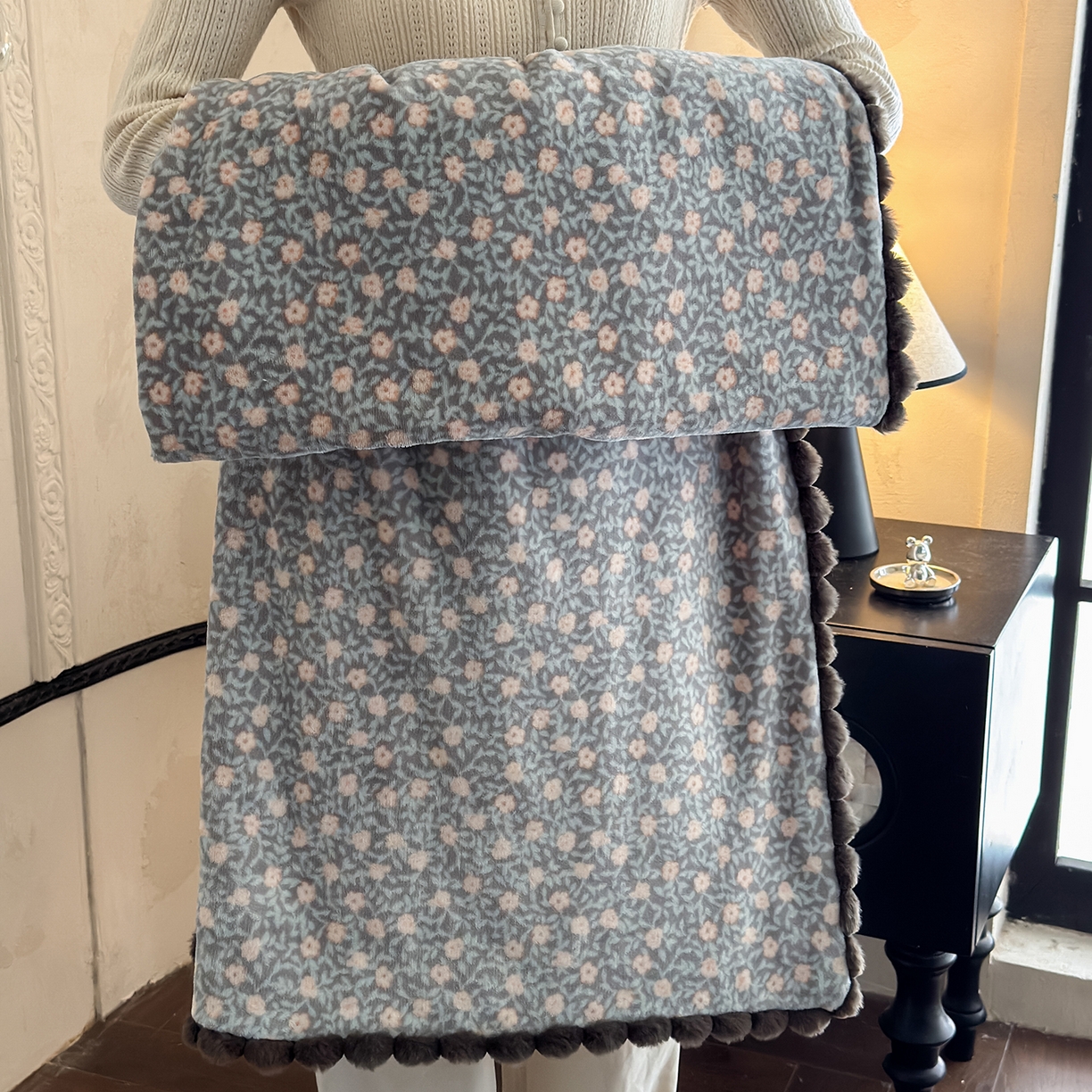 91家纺网 家纺一手货源 找家纺 （总）艾咪-Amy ntmy 2025新款毛球款法式复古风牛奶绒双层毯毛毯毯子