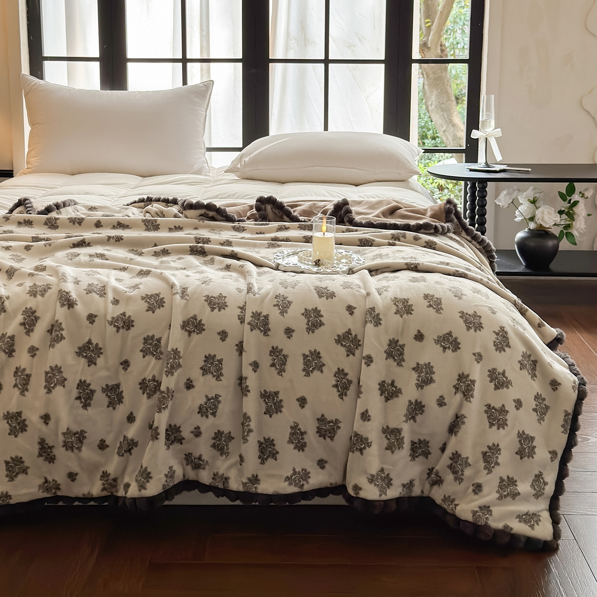 91家纺网 家纺一手货源 找家纺 艾咪-Amy ntmy 2025新款毛球款法式复古风牛奶绒双层毯毛毯毯子 墨花叙