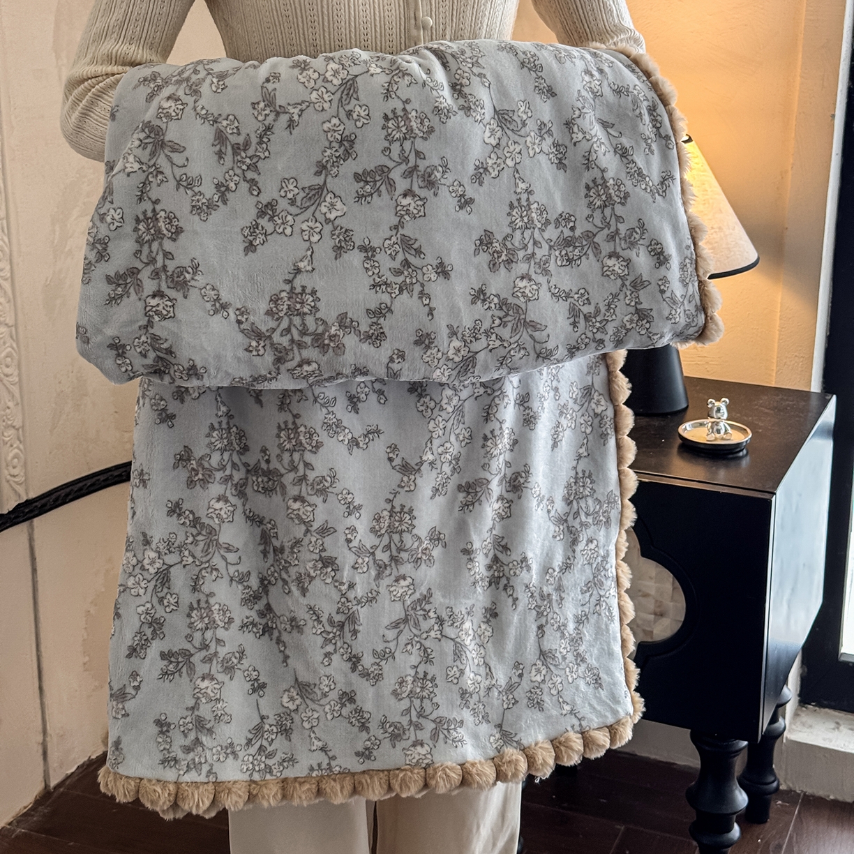 艾咪-Amy ntmy 2025新款毛球款法式复古风牛奶绒双层毯毛毯毯子 梦花影