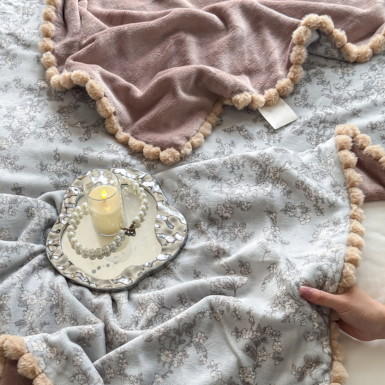 91家纺网 家纺一手货源 找家纺 艾咪-Amy ntmy 2025新款毛球款法式复古风牛奶绒双层毯毛毯毯子 梦花影