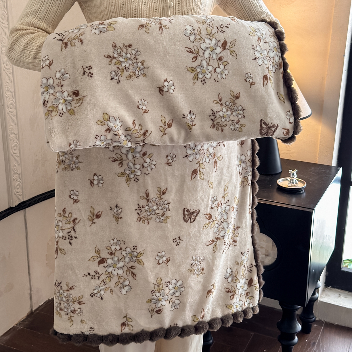 91家纺网 家纺一手货源 找家纺 （总）艾咪-Amy ntmy 2025新款毛球款法式复古风牛奶绒双层毯毛毯毯子