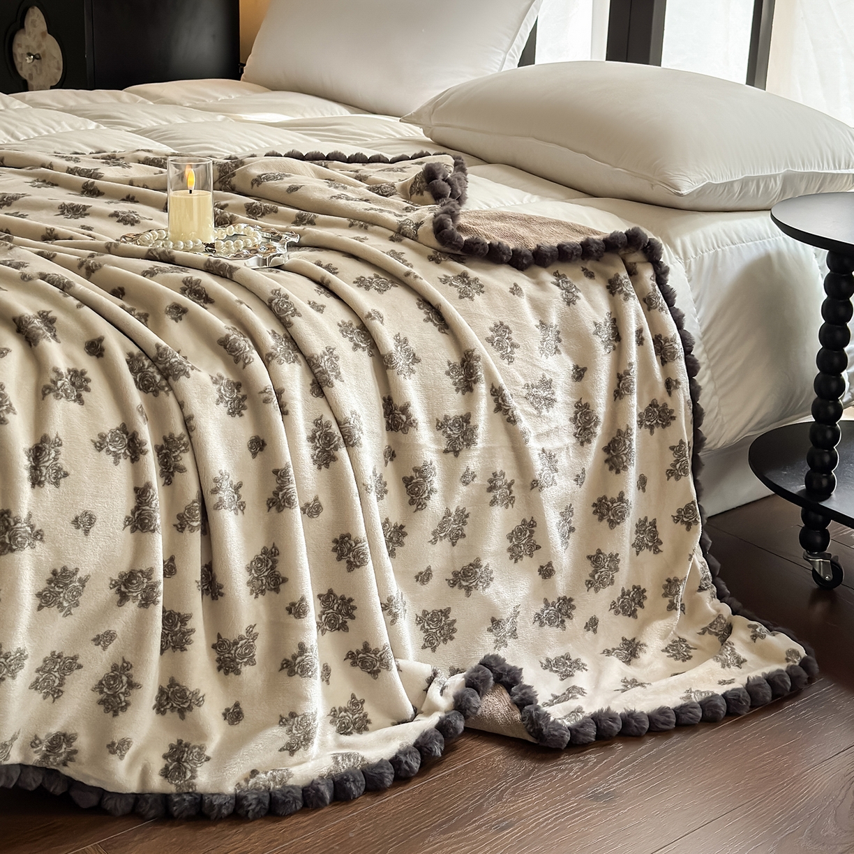 91家纺网 家纺一手货源 找家纺 艾咪-Amy ntmy 2025新款毛球款法式复古风牛奶绒双层毯毛毯毯子 墨花叙