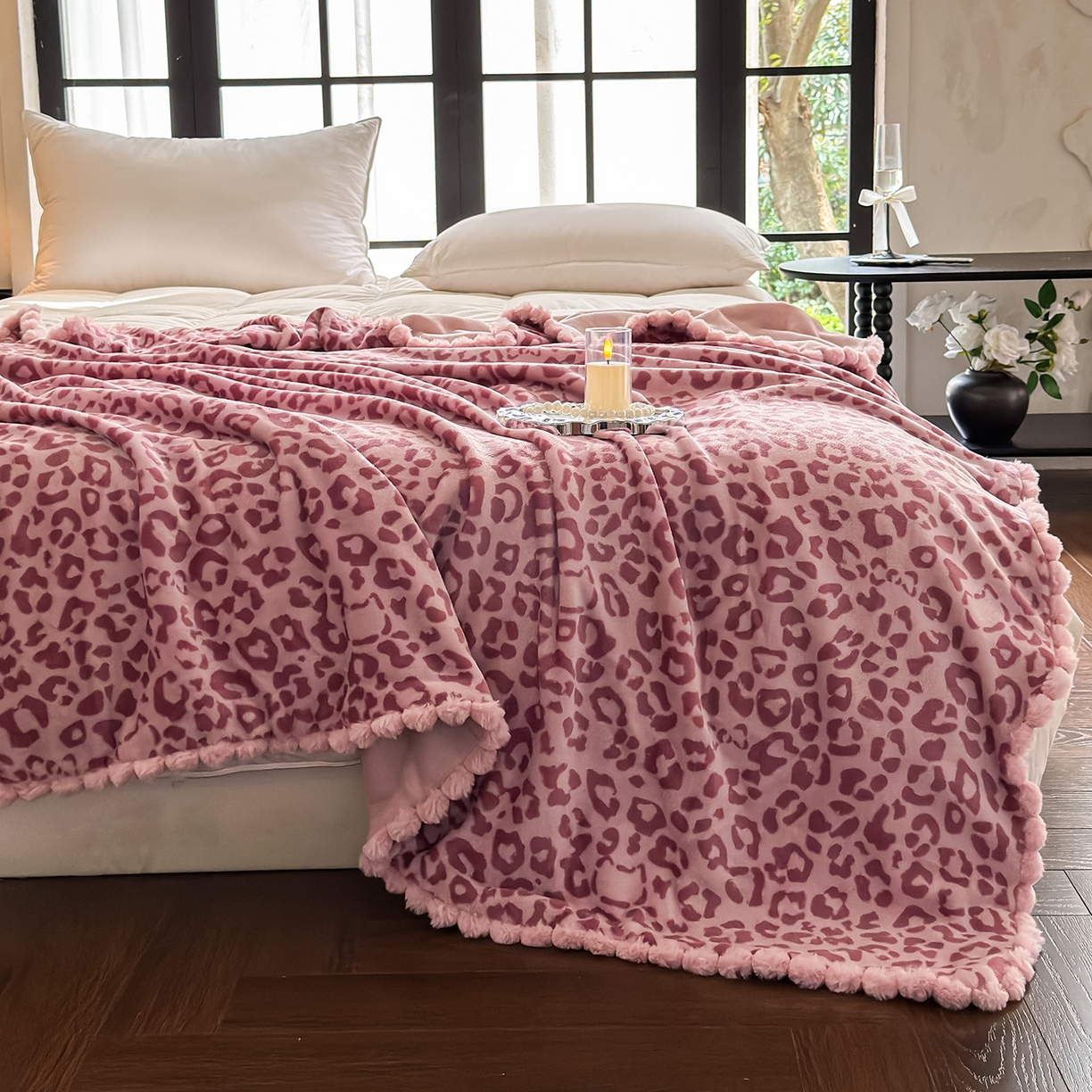 91家纺网 家纺一手货源 找家纺 艾咪-Amy ntmy 2025新款毛球款法式复古风牛奶绒双层毯毛毯毯子 躲猫猫粉