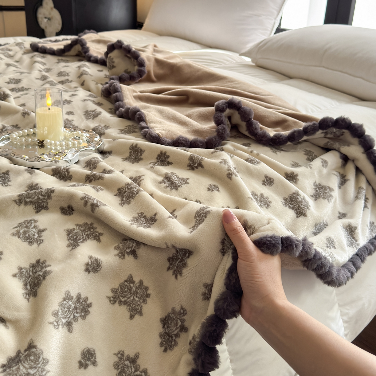91家纺网 家纺一手货源 找家纺 艾咪-Amy ntmy 2025新款毛球款法式复古风牛奶绒双层毯毛毯毯子 墨花叙