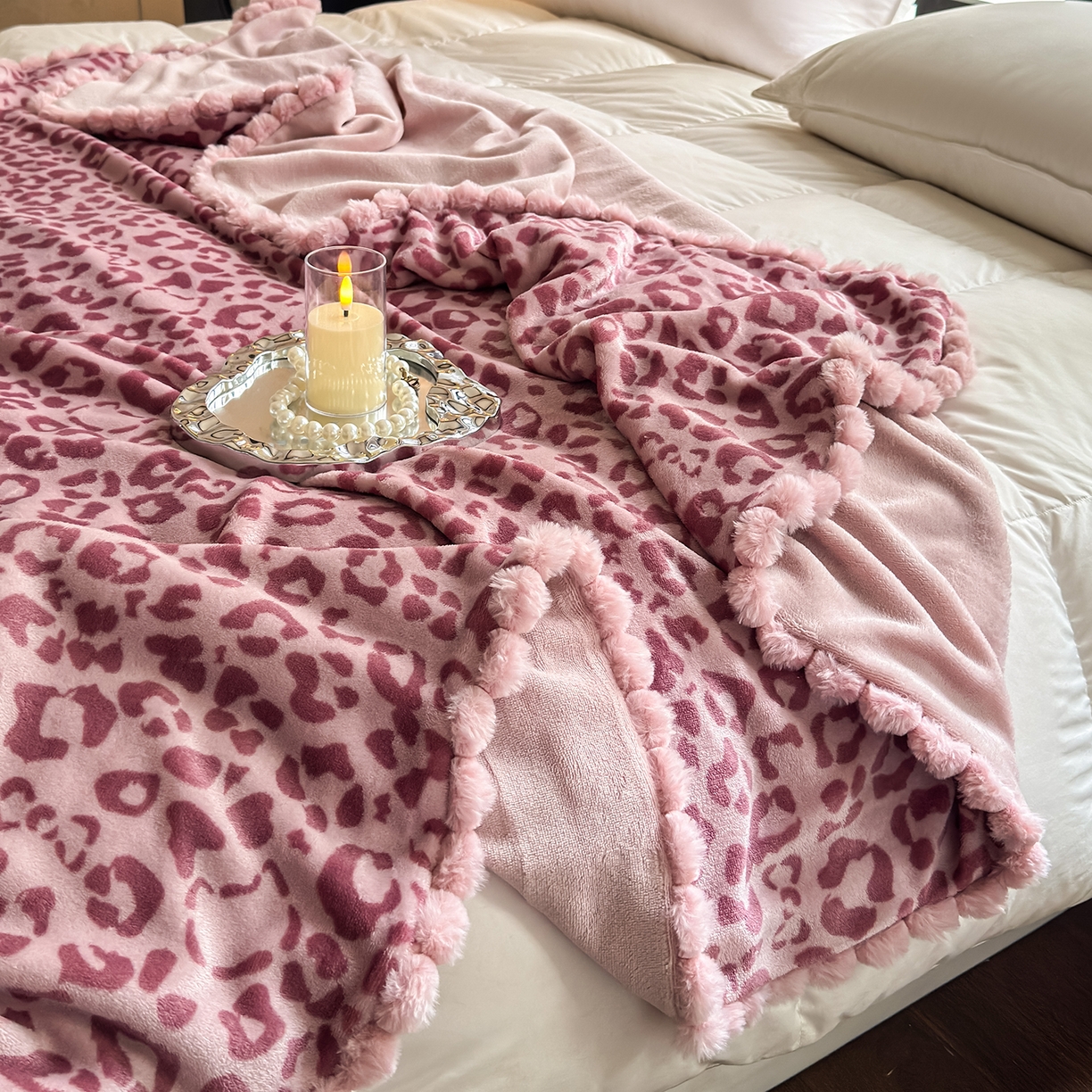 91家纺网 家纺一手货源 找家纺 艾咪-Amy ntmy 2025新款毛球款法式复古风牛奶绒双层毯毛毯毯子 躲猫猫粉