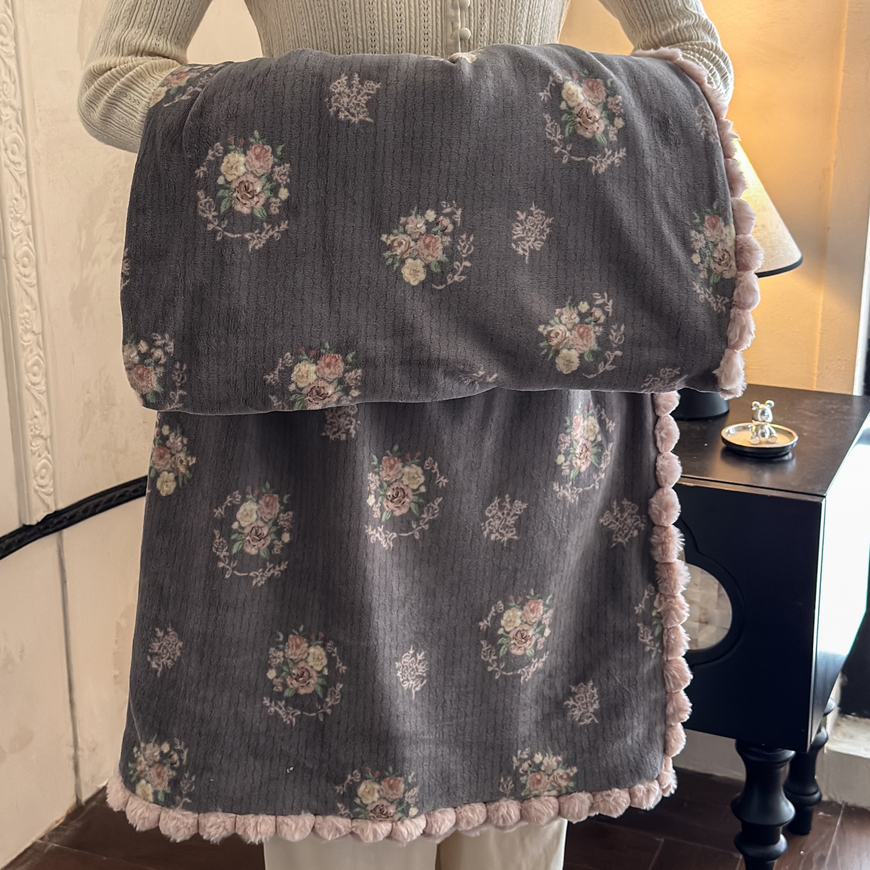 91家纺网 家纺一手货源 找家纺 （总）艾咪-Amy ntmy 2025新款毛球款法式复古风牛奶绒双层毯毛毯毯子