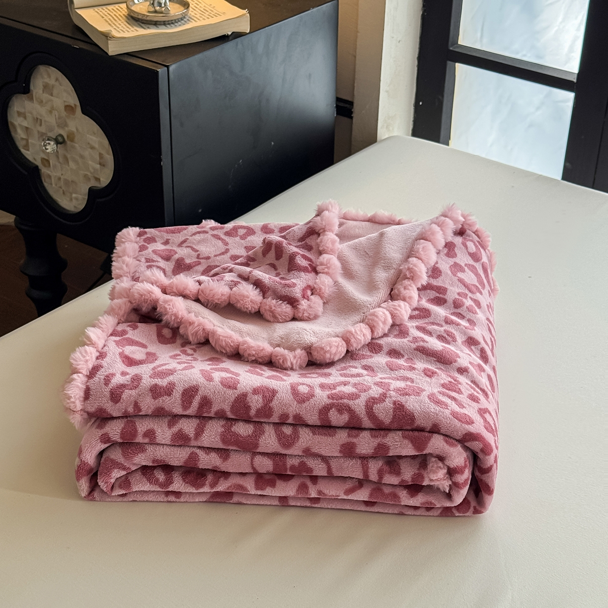 91家纺网 家纺一手货源 找家纺 艾咪-Amy ntmy 2025新款毛球款法式复古风牛奶绒双层毯毛毯毯子 躲猫猫粉